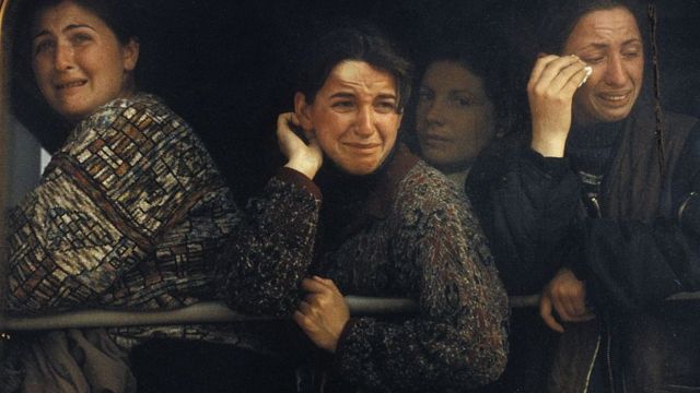 ¿Por qué se desintegró Yugoslavia? Albanokosovares huyendo de Kosovo en 1999.