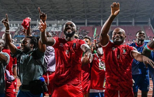 Equatorial Guinea player dey celebrate dia qualification