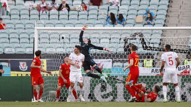 Danny Ward'ın kurtarışları Galler'in İsviçre karşısında bir puan almasını sağladı