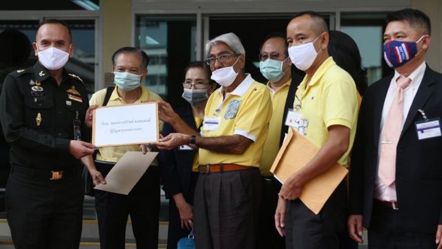 พล.ท.วิชาญ สุขสม รองเสนาธิการทหารบกผู้แทนกองทัพบกเป็นผู้รับเรื่อง