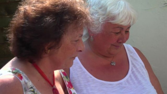 Nietas Lesley Hiscott (l) y Lyn Davies