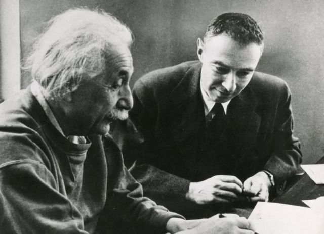 Einstein ve Oppenheimer