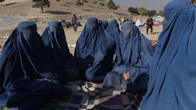 Displaced Afghan women, October 19, 2016.