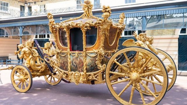Kraliçe'nin altın kaplama arabası