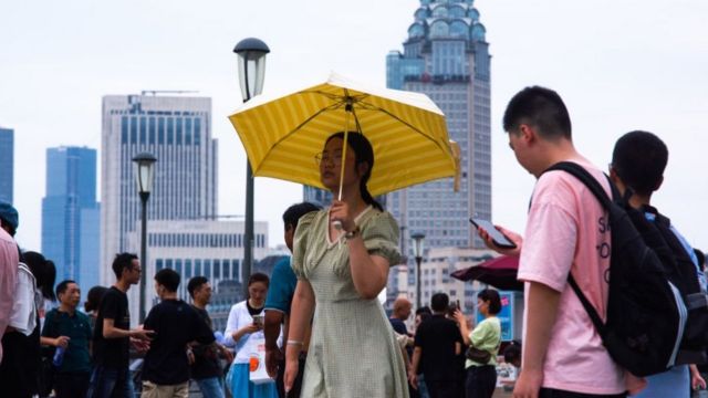 7月13日，上海发布橙色高温预警。(photo:BBC)