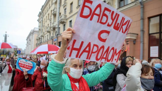 Во время акции "Бабушки с народом"