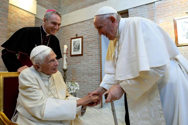 Os dois papas no Vaticano