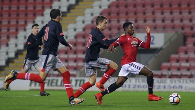 Aworan Tosin Kehinde, Ọmọ ẹgbẹ́ agbàbọ́ọ̀lù Manchester United
