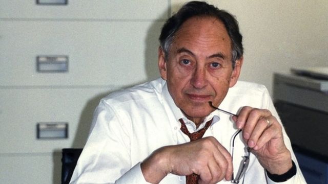 Toffler en un programa de la BBC en 1995