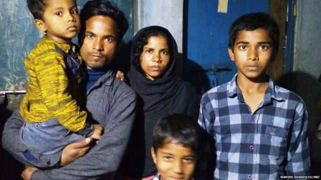 अनरावुल हक़ अपने परिवार के साथ, हादसे में उनकी बेटी नुसरत की मौत हो गई