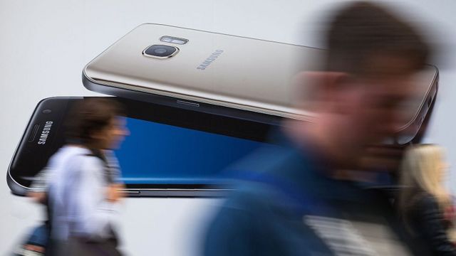 Cartel publicitario de teléfonos inteligentes de Samsung