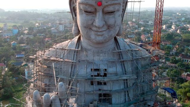 Viêt nam đi tu mà giàu và chùa giống công ty  bbc news tiếng việt