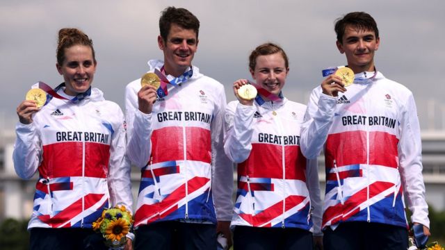 Alex Yee (right) with teammates Jess Learmonth, Jonny Brownlee and Georgia Taylor-Brown
