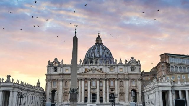 Quảng trường St.Peter's ở Vatican vắng tanh giữa đại dịch Covid-19
