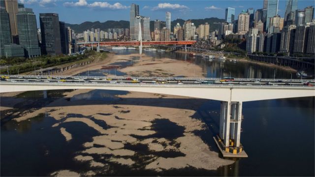 The Jialing River in Chongqing has dried up and bottomed out (18/8/2022)