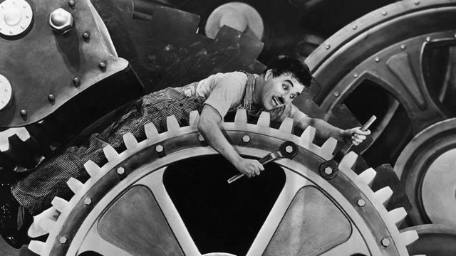 Charlie Chaplin en "Tiempos modernos".