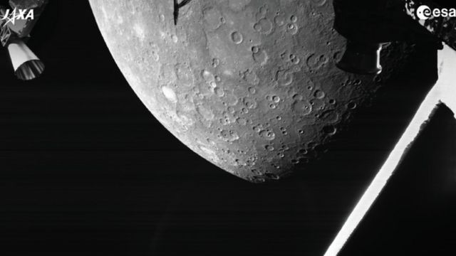 Foto em preto e branco da superfície de Mercúrio