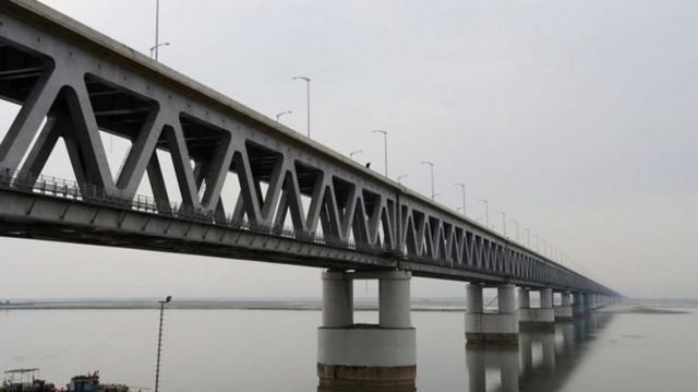 சினாவின் திபெத் பகுதியில் உருவாகும் பிரம்மபுத்திரா ஆறு, இந்தியா, பூட்டான், வங்கதேசம் ஆகிய நாடுகளில் பாய்கிறது