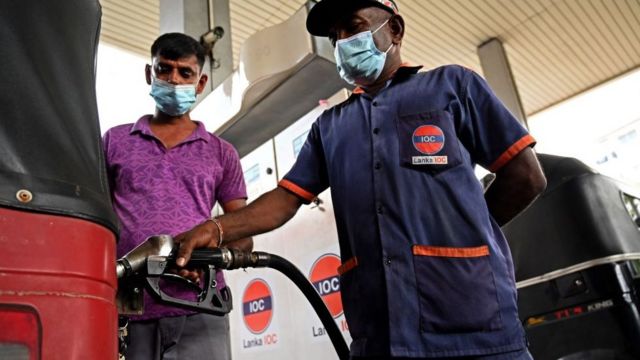 இலங்கையில் பெட்ரோல் மற்றும் டீசலின் விலை இதுவரை இல்லாத அளவிற்கு அதிகரித்துள்ளது