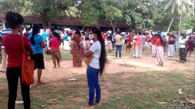 පරීක්ෂණ සඳහා පෝලිමේ