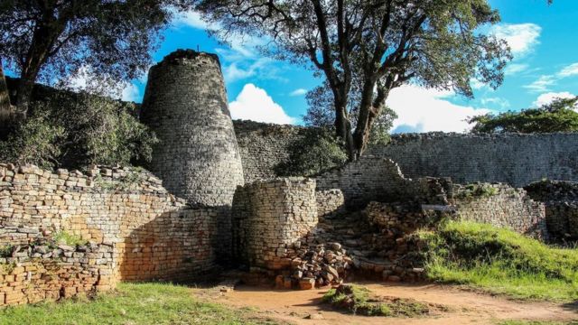 Built between 1100 and 1450 CE, Great Zimbabwe was large and powerful (