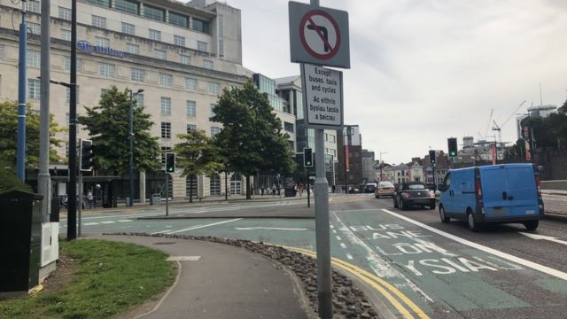 Cardiff drivers face £70 fine in pavement no-parking zone - BBC News