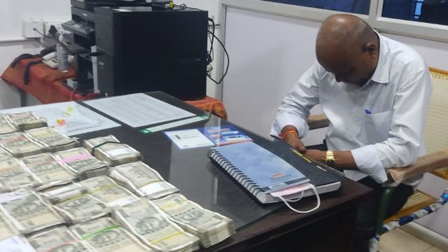 துணை ஆட்சியர் சரவணகுமார்