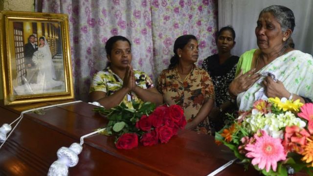 নিহত স্বজনের কফিনের সামনে কান্না, প্রার্থনা