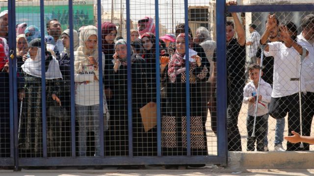 هل بدأ الترحيل القسري للاجئين السوريين من الأردن؟ Bbc News عربي 