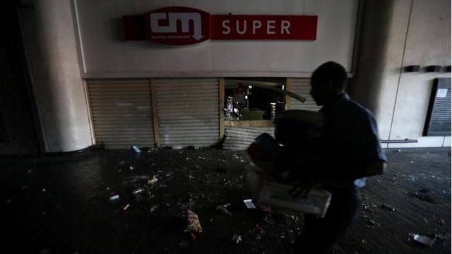 Tienda saqueada en Caracas.