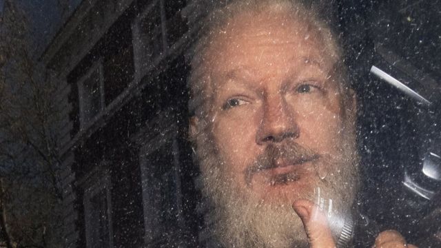 Julian Assange Wikileaks Denuncia Que Ecuador Le Está Entregando A