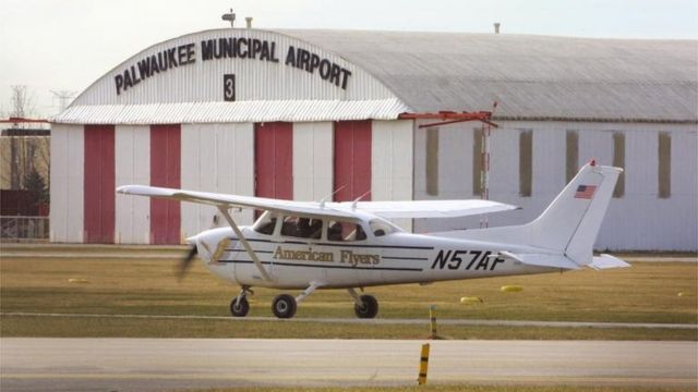 Cessna 172 durante un entrenamiento de pilotos.