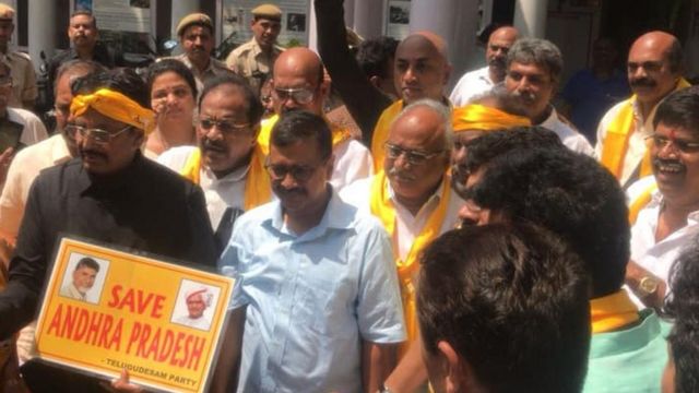 టీడీపీ ఎంపీలతో దిల్లీ సీఎం అరవింద్ కేజ్రీవాల్