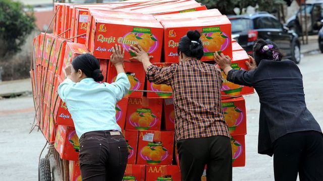 Ngăn cửa khẩu Việt-Trung: Bắc Kinh muốn gửi tín hiệu răn đe cho HN? - BBC News Tiếng Việt