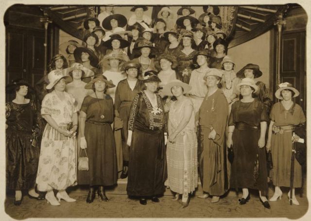 Foto em preto e branco das participantes do I Congresso Internacional Feminista no Rio de Janeiro