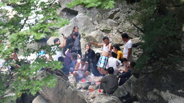 People picnicking in a part