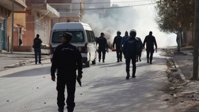 Les habitants de Kasserine ont brûlé des pneus et bloqué la rue principale du centre-ville, pour exprimer leur colère