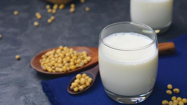 Почему от холодного молока болит горло?