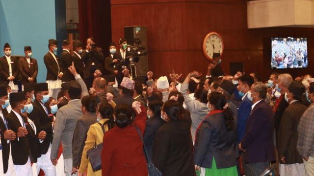 पुर्नस्थापित प्रतिनिधिसभाको पहिलो बैठक नेपाली काङ्ग्रेसको विरोधका कारण स्थगित भएको थियो