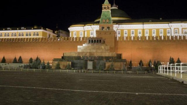 Красная площадь с мавзолеем Ленина