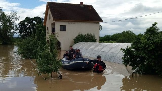 Poplave 2019: Šta znači vanredna odbrana - BBC News na srpskom