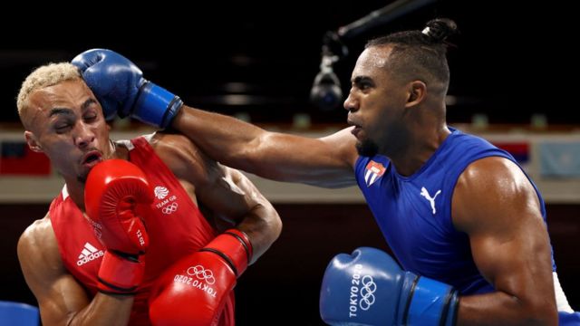 López frente a Whittaker.