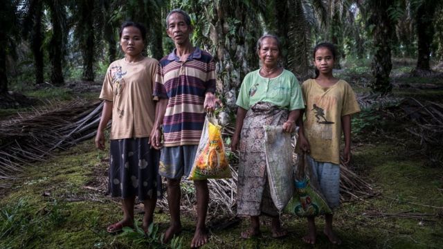 Ridah, 35, Cilin, 60, Siti, 60, Dan Yenita, 12, Orang Rimba Desa, in Tebing Tinggi