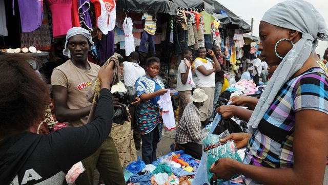 Etu ụmụnwaanyị ga-esi jiri obere ego na-egbuke ka ọnwa - BBC News Ìgbò