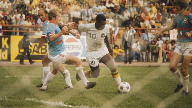 Brezilya takımı Santos FC'de 18 yıl oynadıktan sonra Pele, 1975'ten itibaren üç sezon boyunca New York Cosmos için ter döktü.