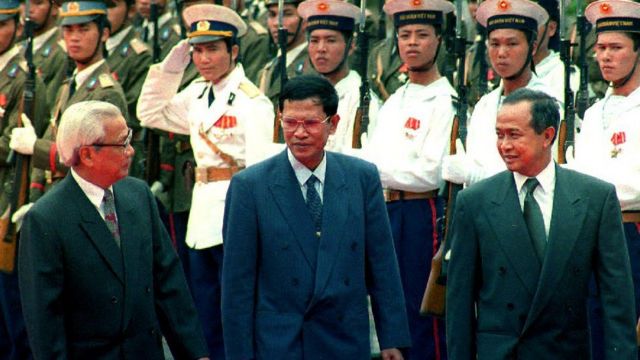 Thủ tướng Việt Nam Võ Văn Kiệt tiếp đón hai đồng Thủ tướng Campuchia ngày 23/8/1993, Norodom Ranariddh và Hun Sen