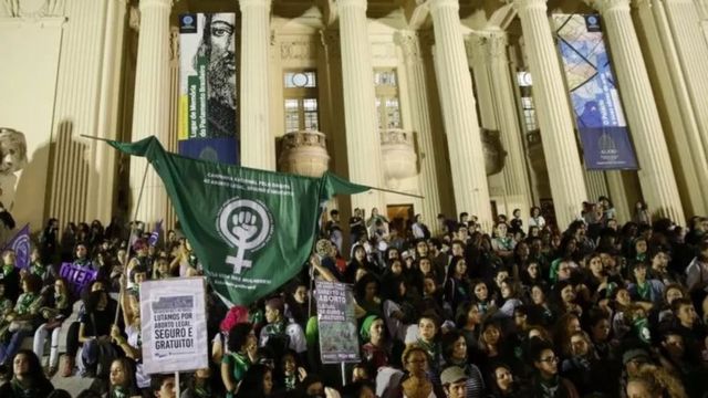 Marcha pela legalização do aborto na América Latina no Rio de Janeiro em 2018