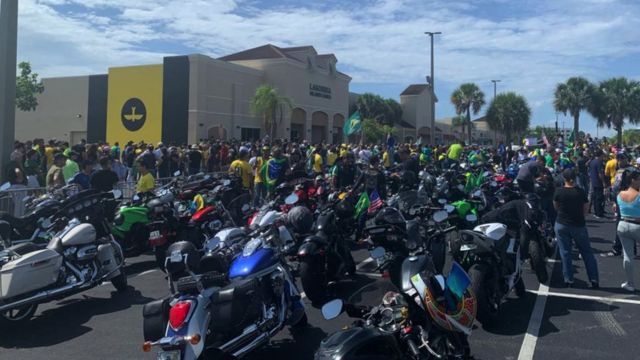 Concentração da motociata em Orlando, em frente à Igreja da Lagoinha