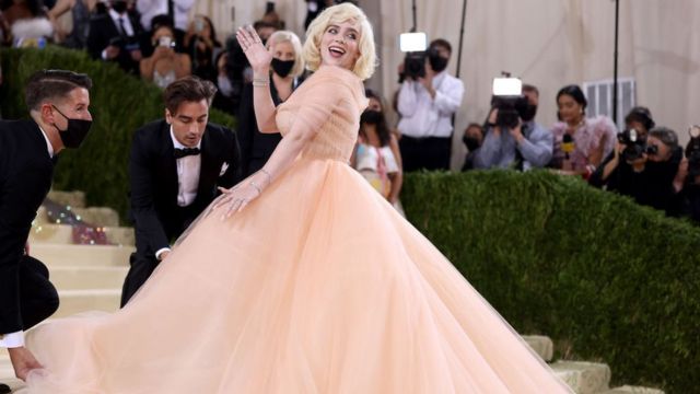 Grimes Brings a Sword to the 2021 Met Gala Red Carpet