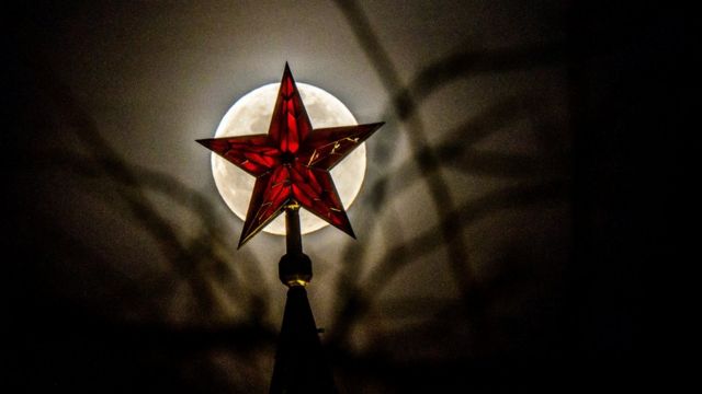 Луна над Кремлем